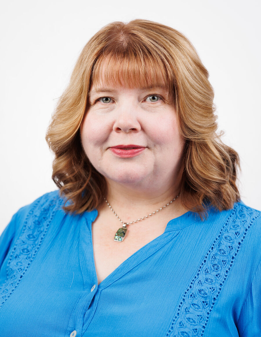 Julie Holmes